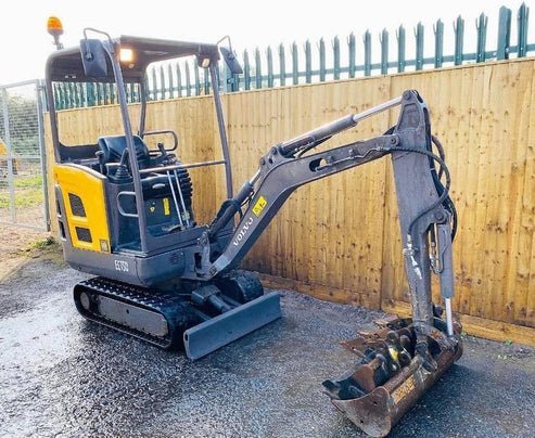 Volvo EC15C (2013) – Mini excavadora 1,54T – 3240h – Revisada y lista para usar
