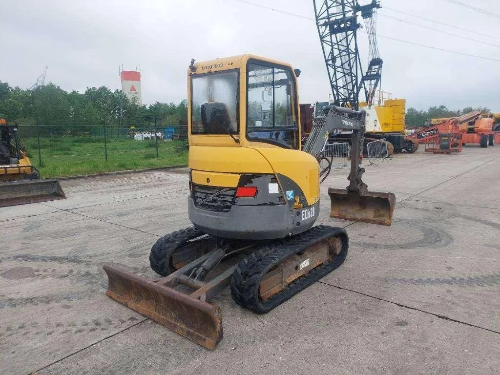 Volvo ECR 28 Miniexcavadora 2,8 t de ocasión 2007 de 4 065 h con enganche rápido y 3 cucharas