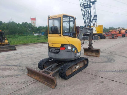 Volvo ECR 28 Miniexcavadora 2,8 t de ocasión 2007 de 4 065 h con enganche rápido y 3 cucharas