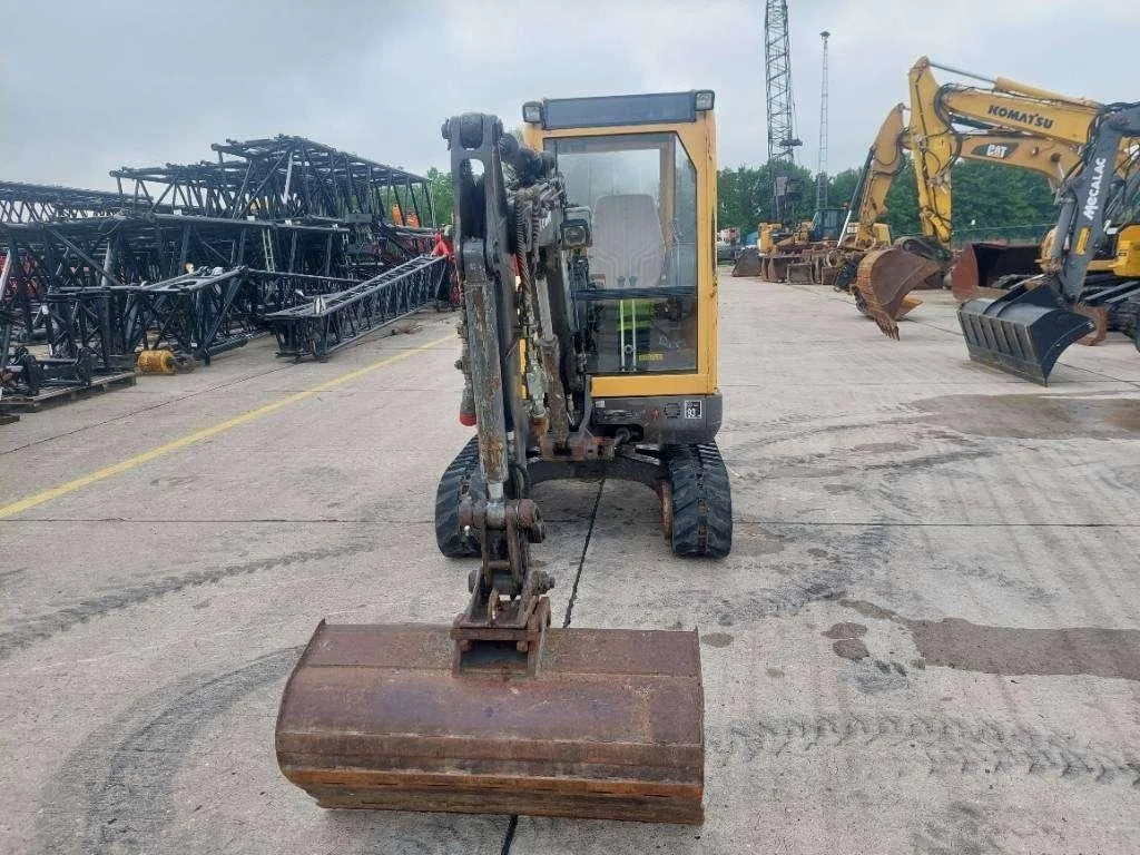 Volvo ECR 28 Miniexcavadora 2,8 t de ocasión 2007 de 4 065 h con enganche rápido y 3 cucharas