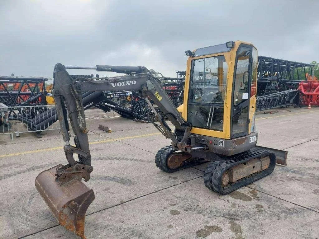 Volvo ECR 28 Miniexcavadora 2,8 t de ocasión 2007 de 4 065 h con enganche rápido y 3 cucharas