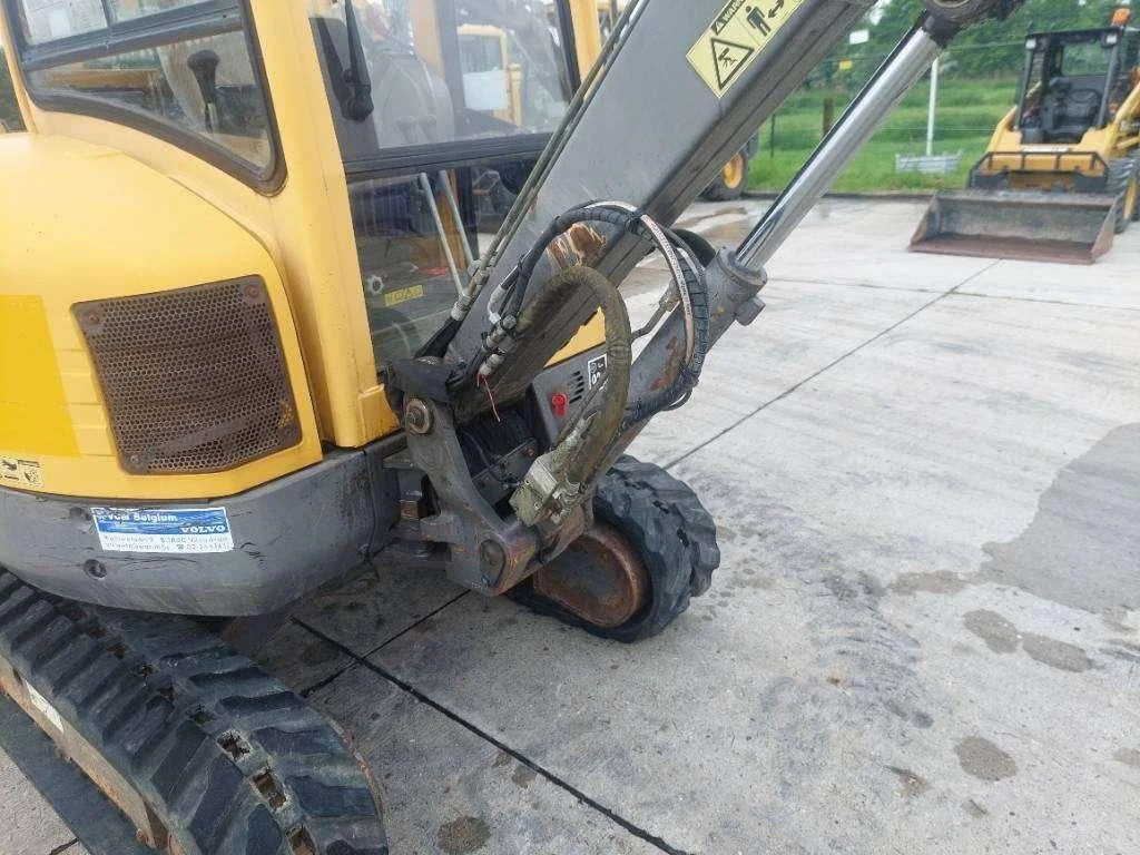 Volvo ECR 28 Miniexcavadora 2,8 t de ocasión 2007 de 4 065 h con enganche rápido y 3 cucharas