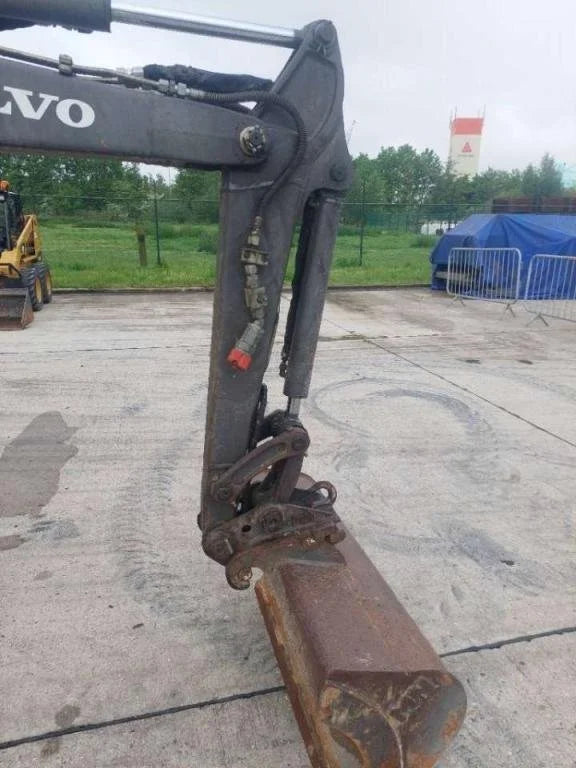Volvo ECR 28 Miniexcavadora 2,8 t de ocasión 2007 de 4 065 h con enganche rápido y 3 cucharas