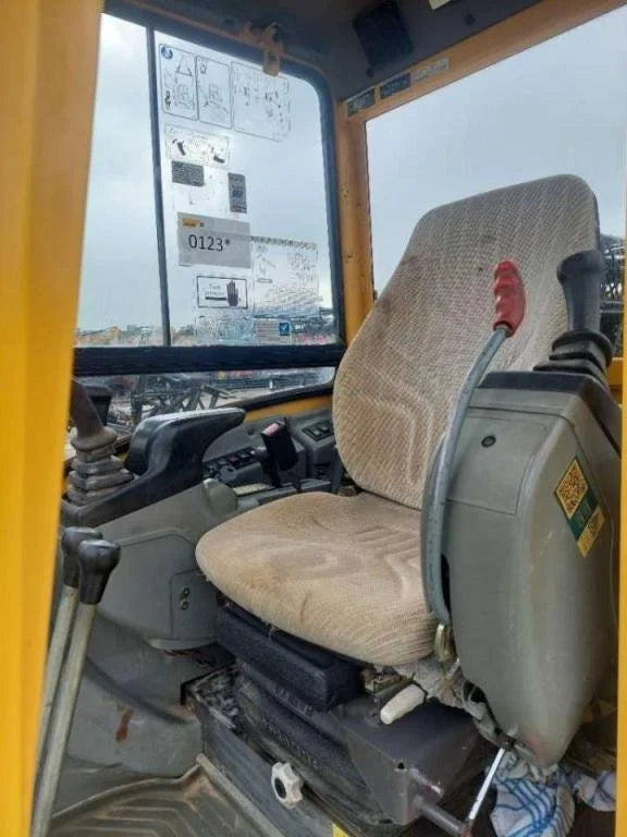 Volvo ECR 28 Miniexcavadora 2,8 t de ocasión 2007 de 4 065 h con enganche rápido y 3 cucharas