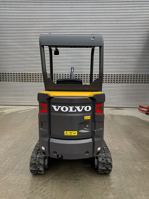 Miniexcavadora compacta Volvo EC18E de 1,8 t usada 2022 casi nueva de 2 h con cuchara