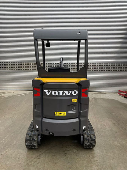 Miniexcavadora compacta Volvo EC18E de 1,8 t usada 2022 casi nueva de 2 h con cuchara