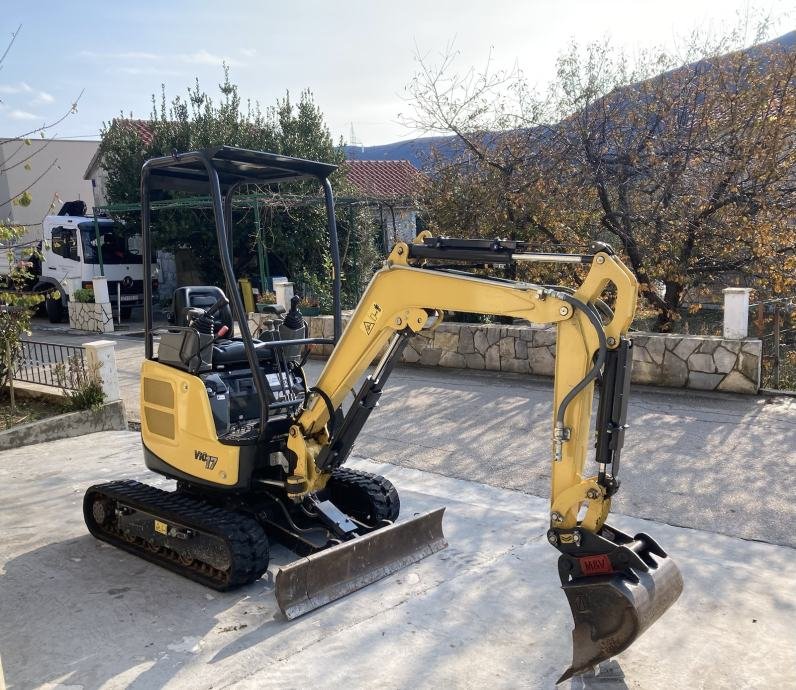 Miniexcavadora de ocasión Volvo EC27C (2015) – 3095h – Cabina climatizada
