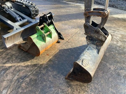 Miniexcavadora de ocasión Volvo EC27C (2015) – 3095h – Cabina climatizada