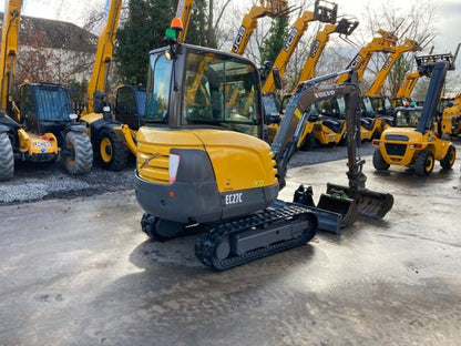 Miniexcavadora de ocasión Volvo EC27C (2015) – 3095h – Cabina climatizada