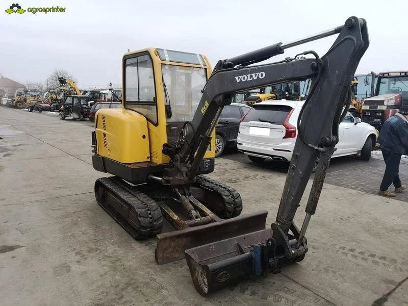 Volvo EC30 Miniexcavadora 3,09 t usada 2006 de 7 000 h motor Mitsubishi con 3 cucharas