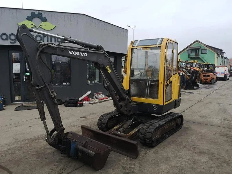 Volvo EC30 Miniexcavadora 3,09 t usada 2006 de 7 000 h motor Mitsubishi con 3 cucharas