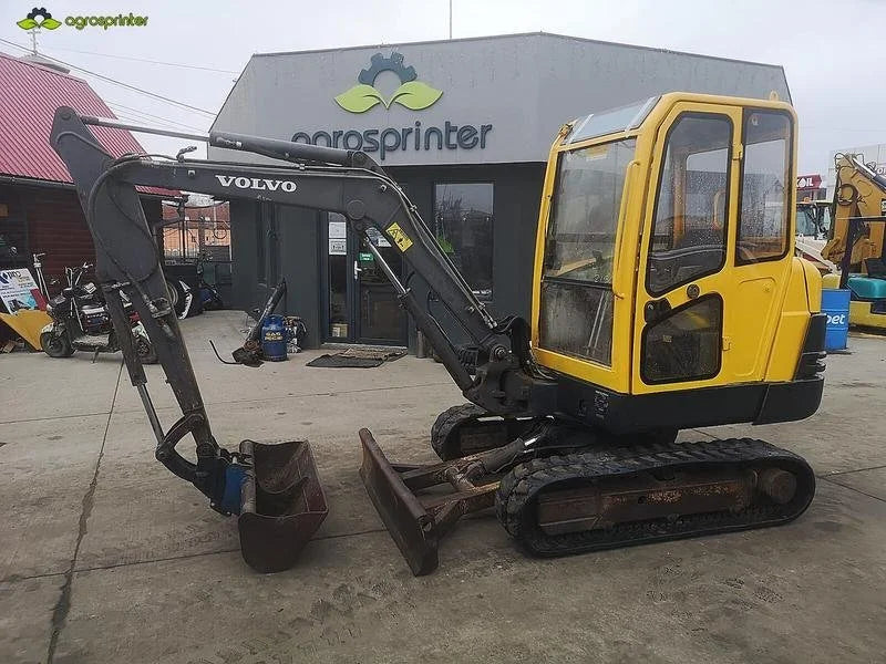 Volvo EC30 Miniexcavadora 3,09 t usada 2006 de 7 000 h motor Mitsubishi con 3 cucharas