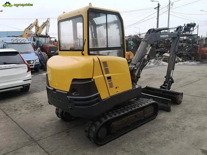 Volvo EC30 Miniexcavadora 3,09 t usada 2006 de 7 000 h motor Mitsubishi con 3 cucharas