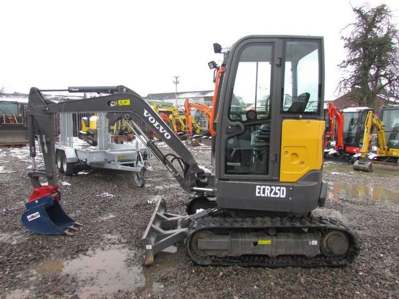 Miniexcavadora Volvo ECR 25 D de 2,5 t usada 2021 con solo 231 h y 3 cucharas
