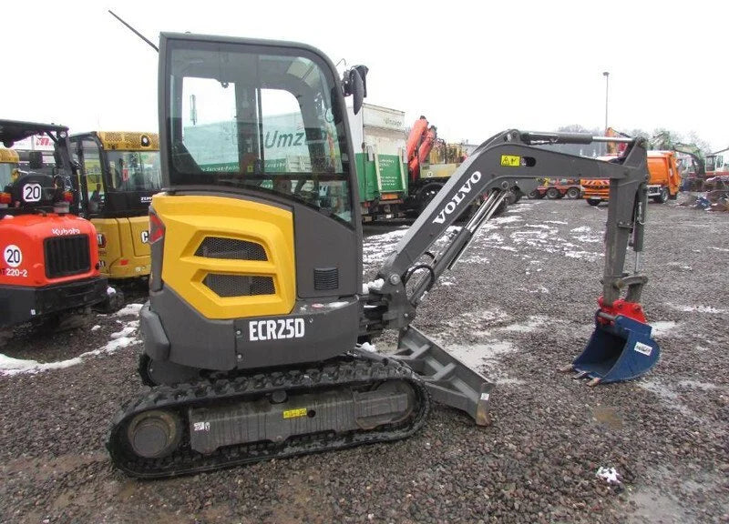 Miniexcavadora Volvo ECR 25 D de 2,5 t usada 2021 con solo 231 h y 3 cucharas