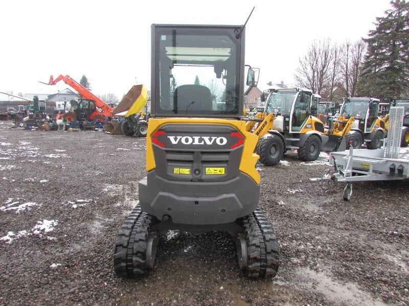 Miniexcavadora Volvo ECR 25 D de 2,5 t usada 2021 con solo 231 h y 3 cucharas