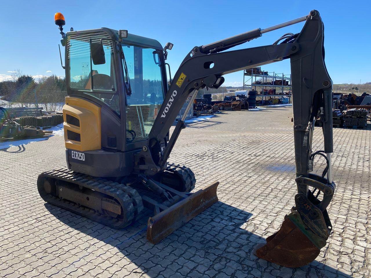 Volvo ECR25 (2015) – Miniexcavadora compacta de ocasión 2,5T, revisada