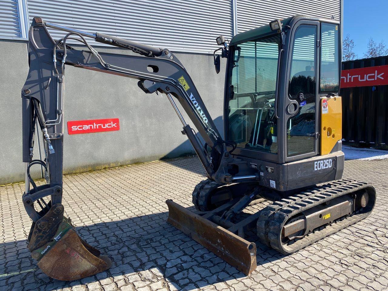 Volvo ECR25 (2015) – Miniexcavadora compacta de ocasión 2,5T, revisada