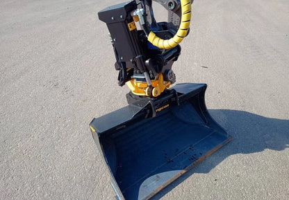 Miniexcavadora Volvo ECR25D de 2,5 t usada 2016 con 1100 h con tiltrotator Engcon
