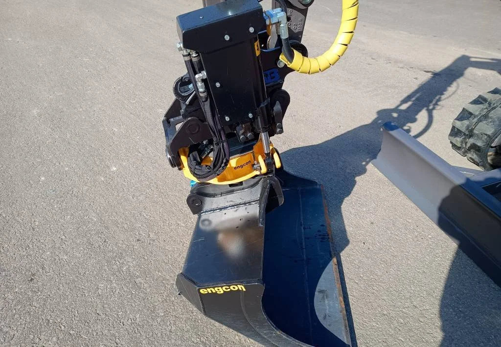 Miniexcavadora Volvo ECR25D de 2,5 t usada 2016 con 1100 h con tiltrotator Engcon