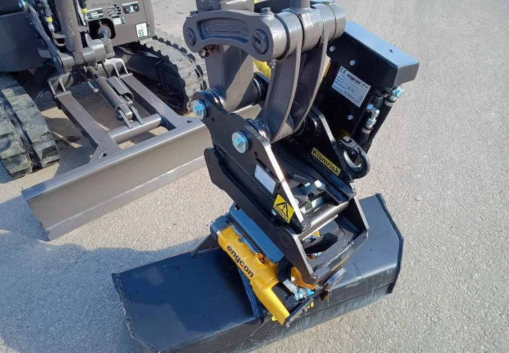 Miniexcavadora Volvo ECR25D de 2,5 t usada 2016 con 1100 h con tiltrotator Engcon