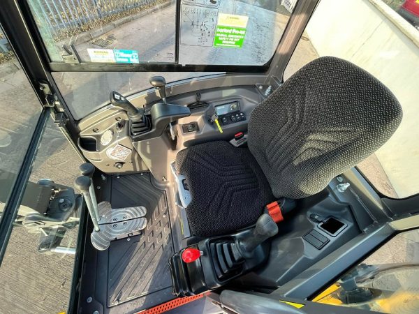 Miniexcavadora compacta Volvo ECR25D de 2,5 t usada, año 2022, casi nueva, 196 h con cuchara