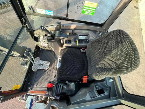 Miniexcavadora compacta Volvo ECR25D de 2,5 t usada, año 2022, casi nueva, 196 h con cuchara