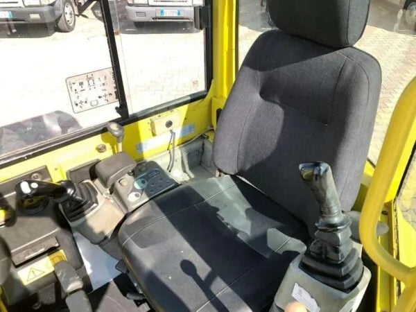 Miniexcavadora compacta Yanmar VIO 25.3 de 2,6 t usada 2007 con 2.100 h y 4 cucharones