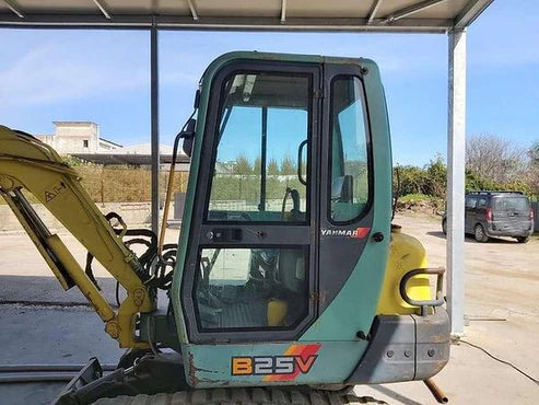 Miniexcavadora Yanmar B25V de 2,8 t usada 2003 de 8 000 h con cucharas de excavación y limpieza
