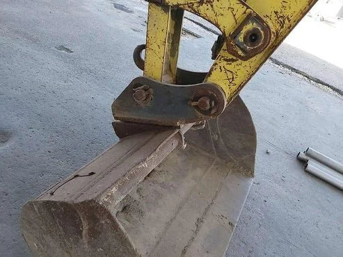 Miniexcavadora Yanmar B25V de 2,8 t usada 2003 de 8 000 h con cucharas de excavación y limpieza