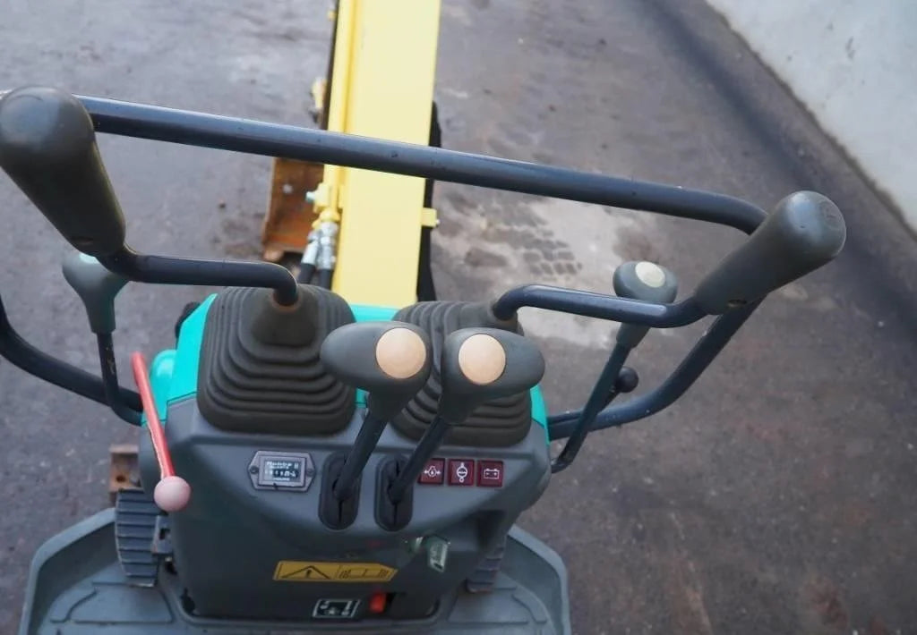 Miniexcavadora compacta Yanmar SV 08-1 A de 1,1 t usada 2010 con 1.918 h y 2 cucharones
