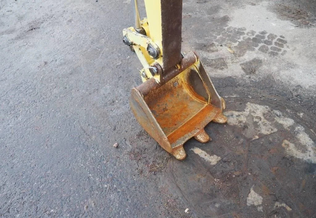 Miniexcavadora compacta Yanmar SV 08-1 A de 1,1 t usada 2010 con 1.918 h y 2 cucharones