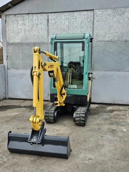 Miniexcavadora compacta Yanmar VIO 20-3 de 2,23 t, año 2010, 4391 h, con 3 cucharones