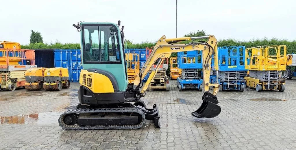 Yanmar VIO 25-4 Miniexcavadora 2,8 t de ocasión 2015 de 4 752 h enganche rápido y 3 cucharas