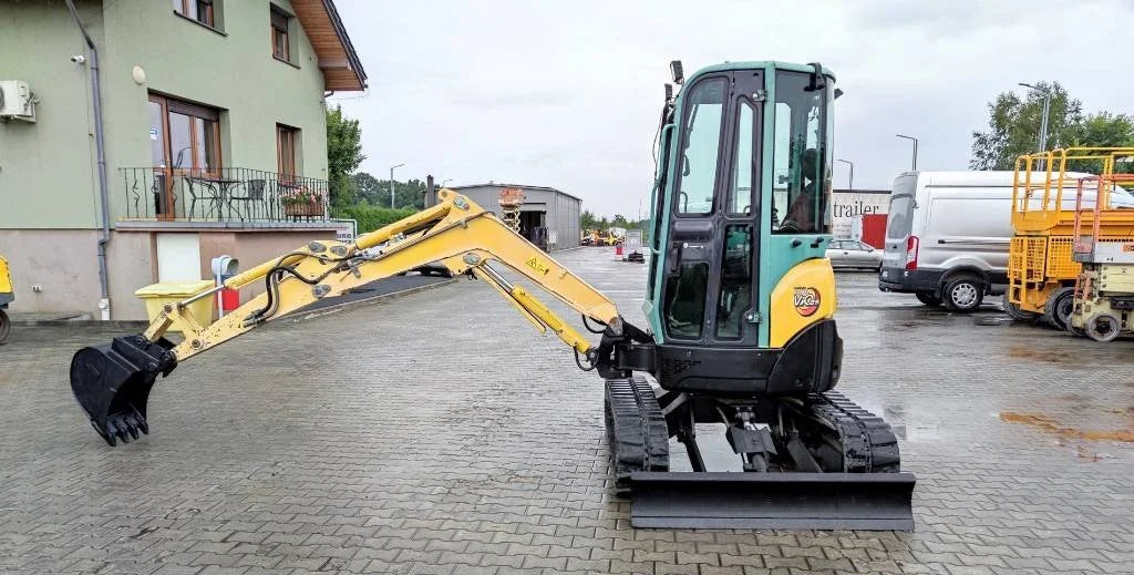 Yanmar VIO 25-4 Miniexcavadora 2,8 t de ocasión 2015 de 4 752 h enganche rápido y 3 cucharas