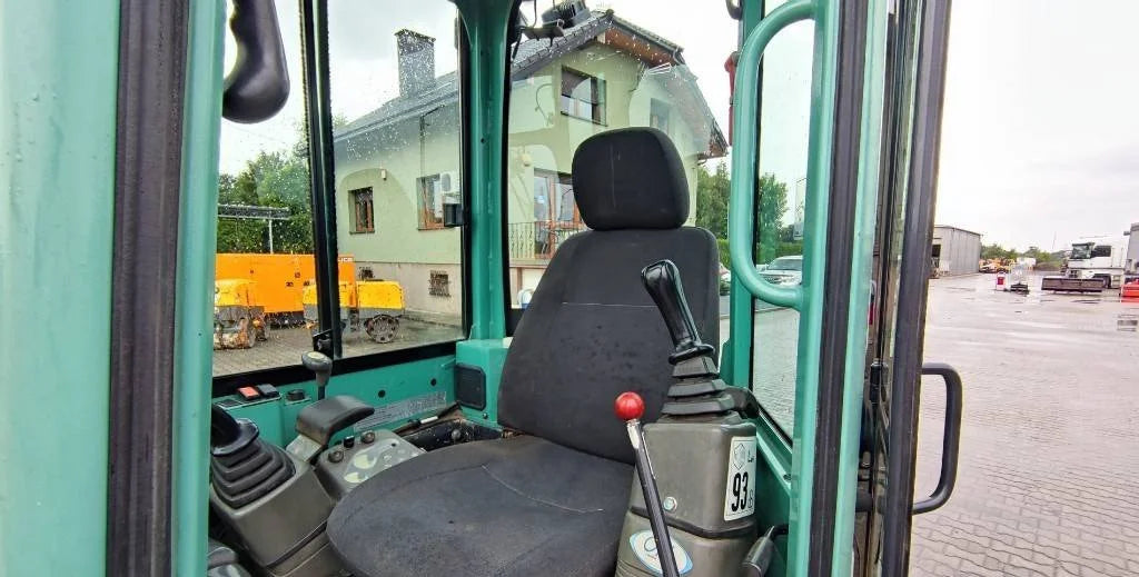 Yanmar VIO 25-4 Miniexcavadora 2,8 t de ocasión 2015 de 4 752 h enganche rápido y 3 cucharas