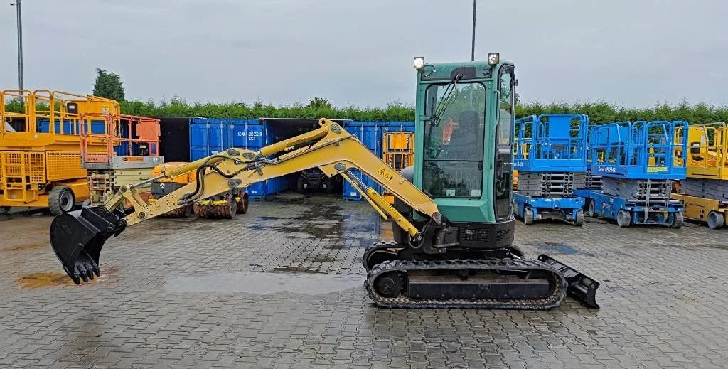 Yanmar VIO 25-4 Miniexcavadora 2,8 t de ocasión 2015 de 4 752 h enganche rápido y 3 cucharas