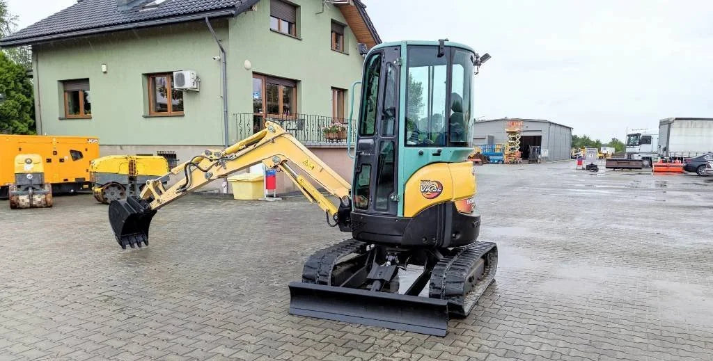 Yanmar VIO 25-4 Miniexcavadora 2,8 t de ocasión 2015 de 4 752 h enganche rápido y 3 cucharas