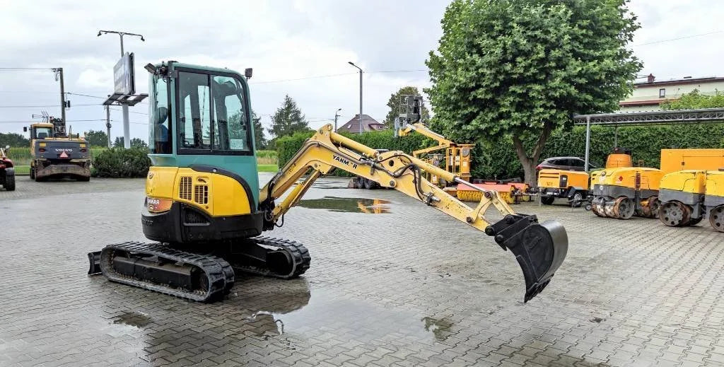 Yanmar VIO 25-4 Miniexcavadora 2,8 t de ocasión 2015 de 4 752 h enganche rápido y 3 cucharas