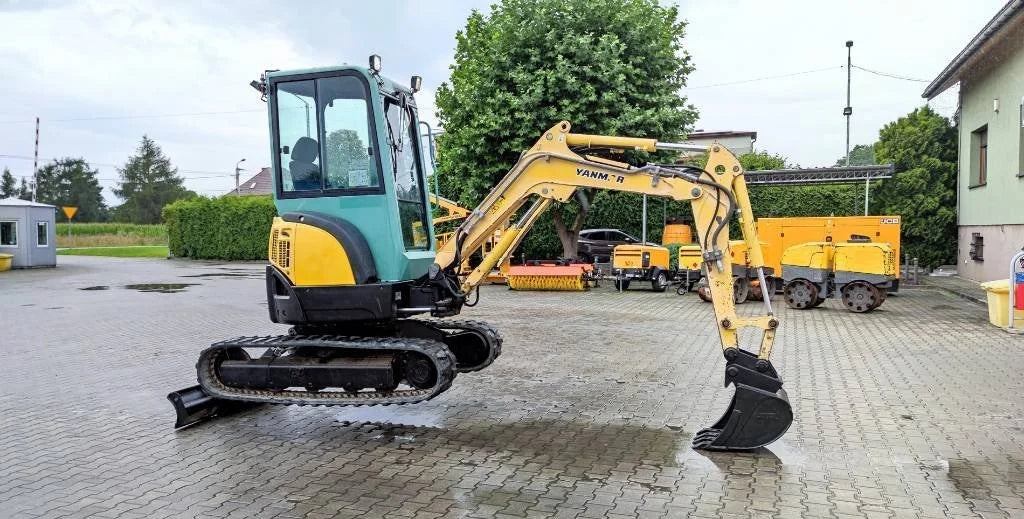 Yanmar VIO 25-4 Miniexcavadora 2,8 t de ocasión 2015 de 4 752 h enganche rápido y 3 cucharas