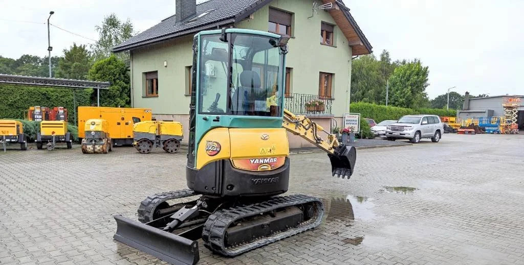 Yanmar VIO 25-4 Miniexcavadora 2,8 t de ocasión 2015 de 4 752 h enganche rápido y 3 cucharas