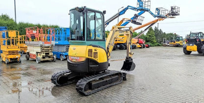 Yanmar VIO 25-4 Miniexcavadora 2,8 t de ocasión 2015 de 4 752 h enganche rápido y 3 cucharas
