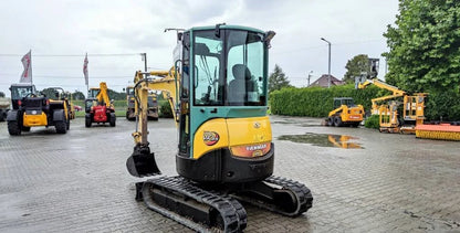 Yanmar VIO 25-4 Miniexcavadora 2,8 t de ocasión 2015 de 4 752 h enganche rápido y 3 cucharas