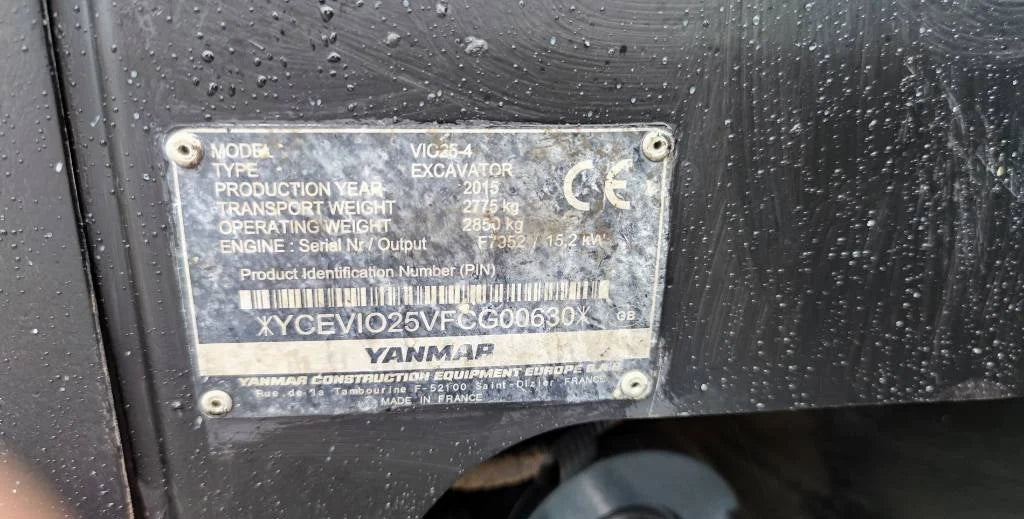Yanmar VIO 25-4 Miniexcavadora 2,8 t de ocasión 2015 de 4 752 h enganche rápido y 3 cucharas
