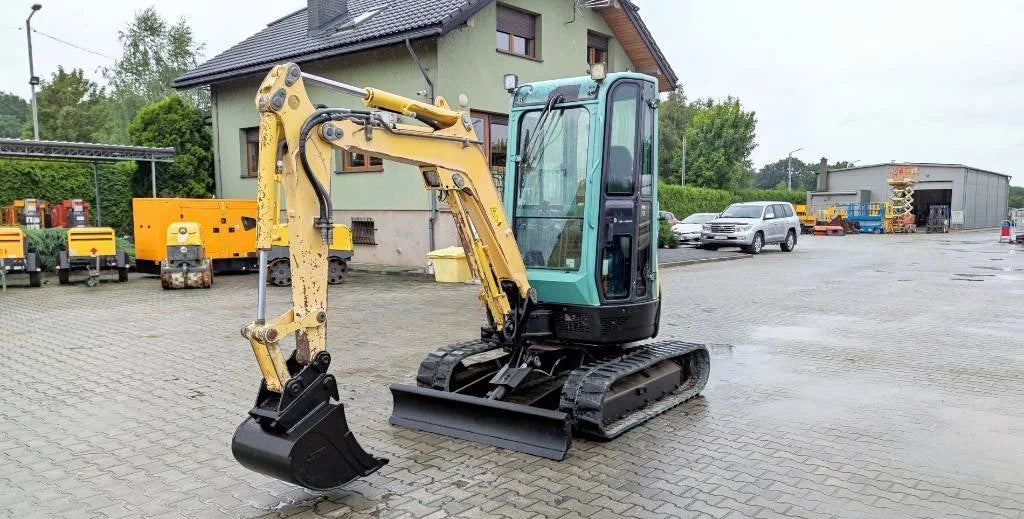 Yanmar VIO 25-4 Miniexcavadora 2,8 t de ocasión 2015 de 4 752 h enganche rápido y 3 cucharas