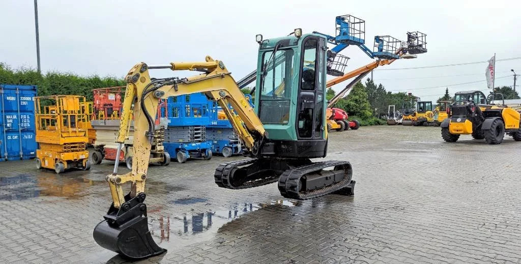 Yanmar VIO 25-4 Miniexcavadora 2,8 t de ocasión 2015 de 4 752 h enganche rápido y 3 cucharas