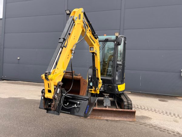 Miniexcavadora Yanmar VIO27 de giro cero, 2,7 t, usada, año 2018, 1685 h, con trituradora
