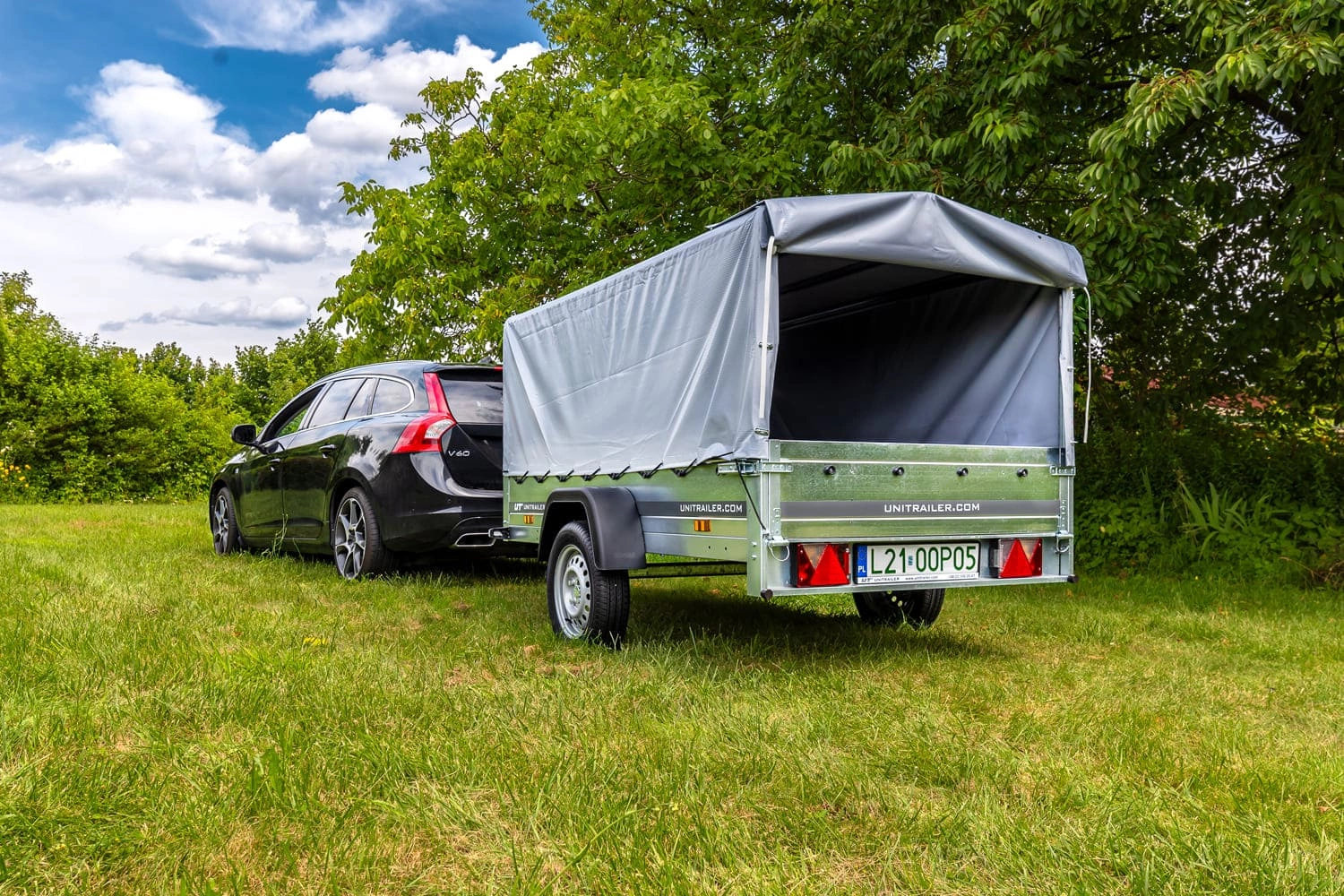 Remolque para coche 230x125 Garden Trailer 230 BASCULANTE Unitrailer 750 kg con rueda de apoyo, lona alta y estructura alta