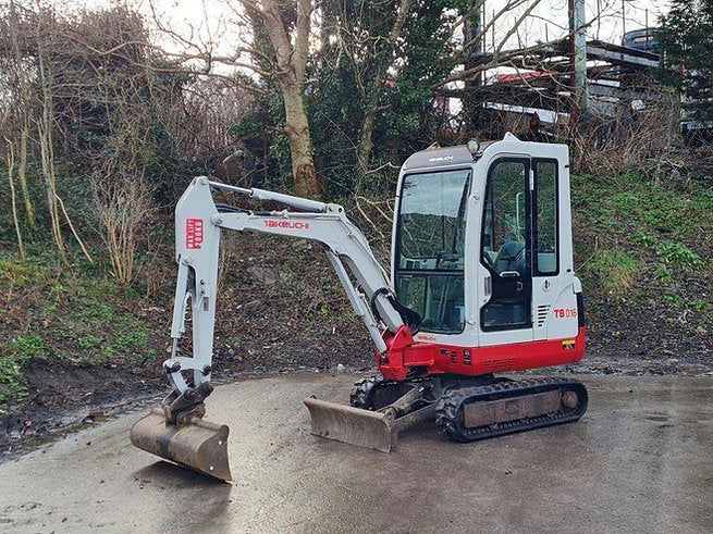 Mini excavadora TAKEUCHI TB016 1.6 Toneladas – ocasión