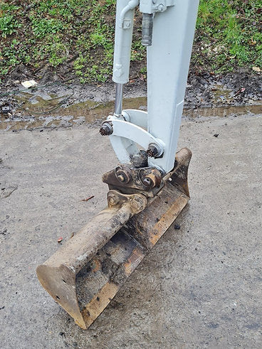Mini excavadora TAKEUCHI TB016 1.6 Toneladas – ocasión